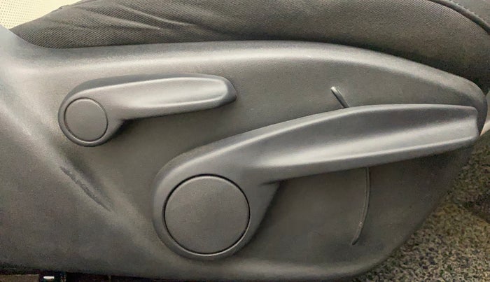 2017 Jeep Compass LIMITED (O) 1.4 PETROL AT, Petrol, Automatic, 24,783 km, Driver Side Adjustment Panel