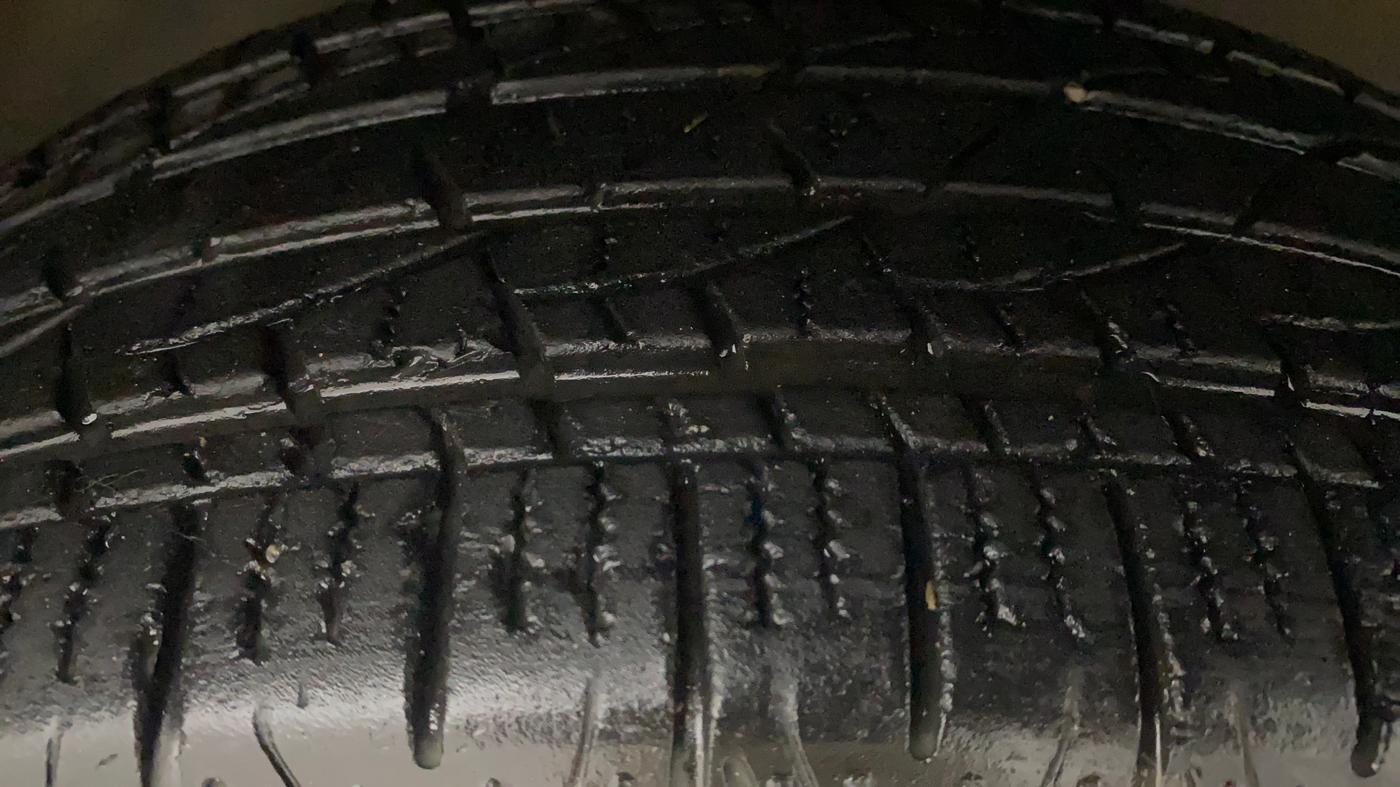 2017 Jeep Compass LIMITED (O) 1.4 PETROL AT, Petrol, Automatic, 26,181 km, Right Front Tyre Tread