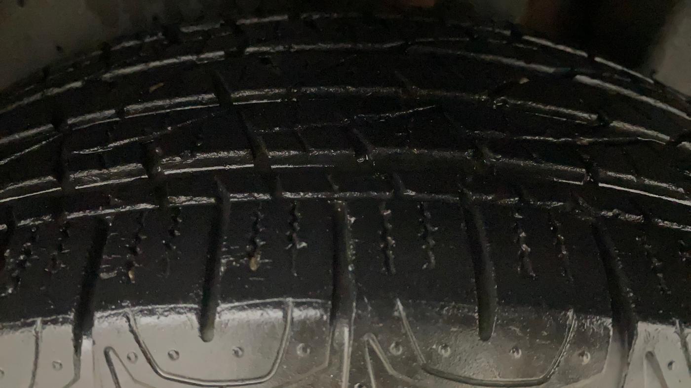 2017 Jeep Compass LIMITED (O) 1.4 PETROL AT, Petrol, Automatic, 26,181 km, Left Rear Tyre Tread
