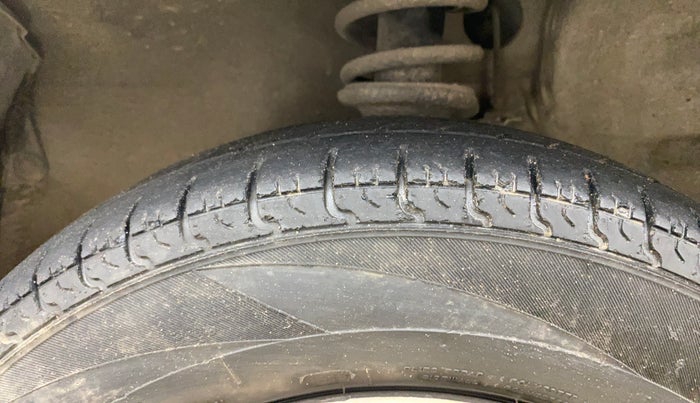 2015 Maruti Alto 800 LXI, Petrol, Manual, 38,152 km, Left Front Tyre Tread