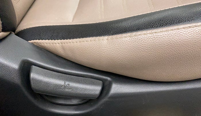2017 Hyundai Grand i10 SPORTZ (O) AT 1.2 KAPPA VTVT, CNG, Automatic, 41,429 km, Driver Side Adjustment Panel