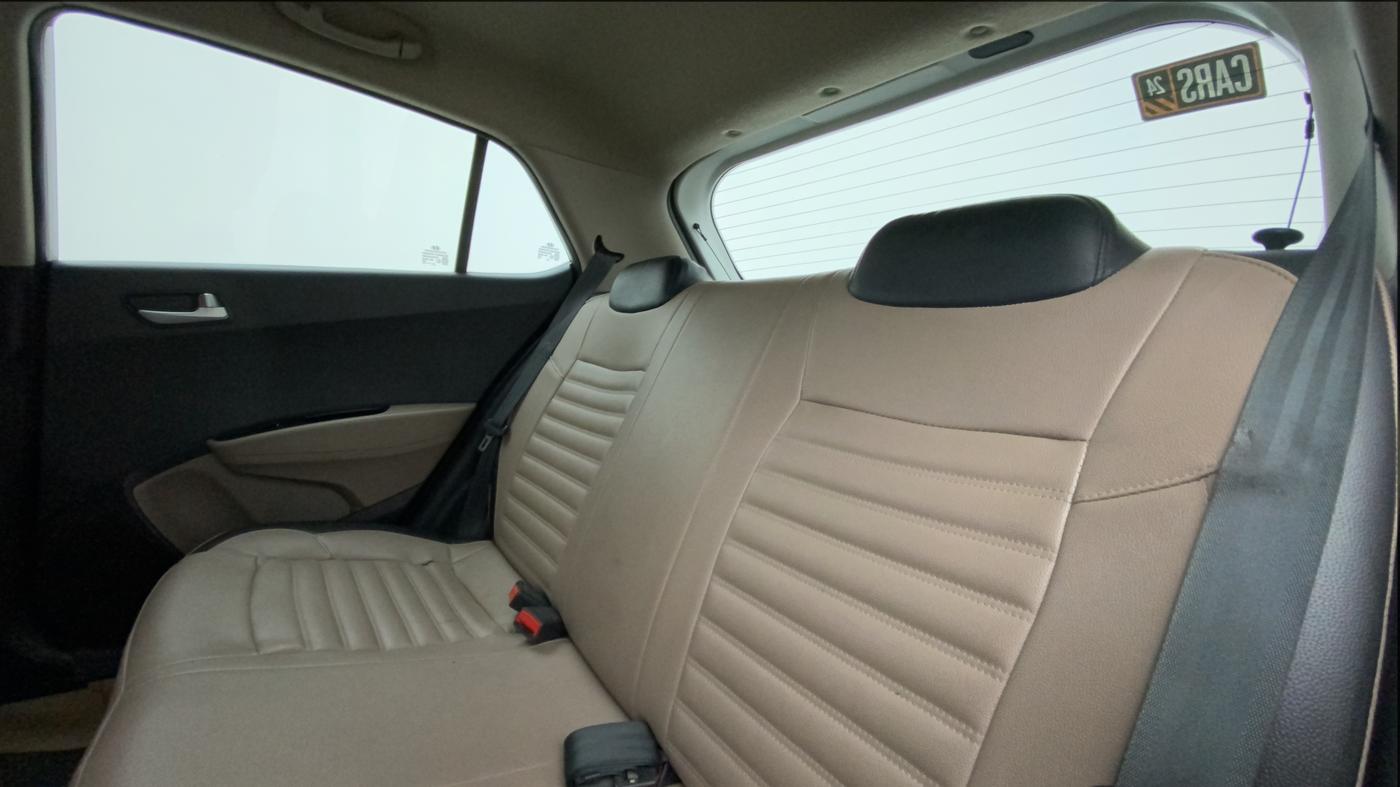 2017 Hyundai Grand i10 SPORTZ (O) AT 1.2 KAPPA VTVT, CNG, Automatic, 41,429 km, Right Side Rear Door Cabin