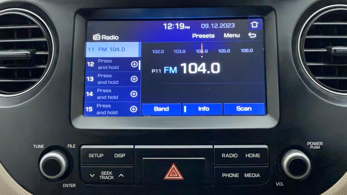 2017 Hyundai Grand i10 SPORTZ (O) AT 1.2 KAPPA VTVT, CNG, Automatic, 41,429 km, Infotainment System