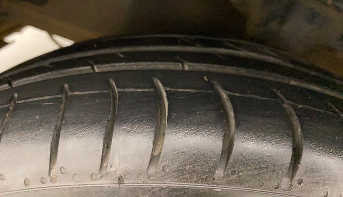 2014 Hyundai Eon SPORTZ, Petrol, Manual, 87,838 km, Left Front Tyre Tread