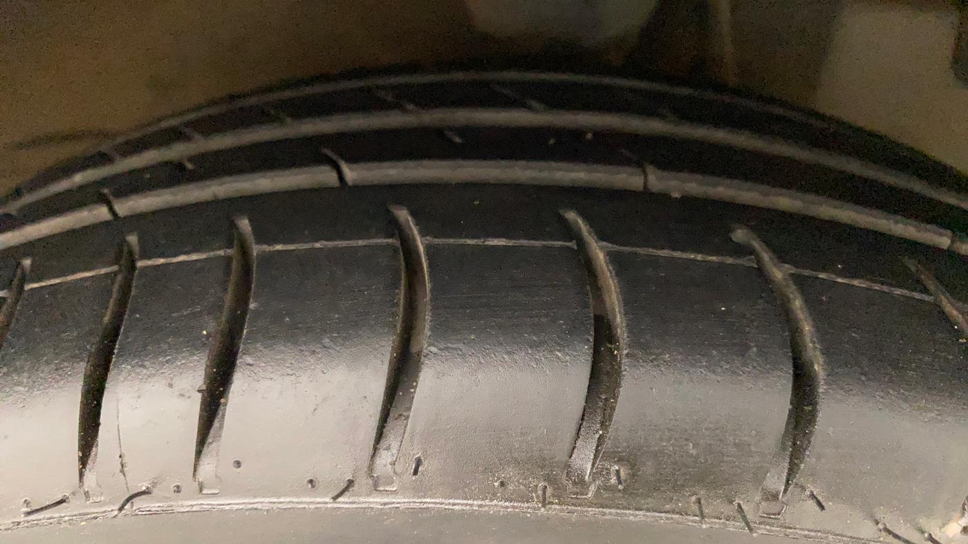 2014 Hyundai Eon SPORTZ, Petrol, Manual, 87,838 km, Right Front Tyre Tread