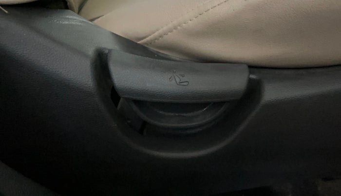 2018 Hyundai Grand i10 SPORTZ 1.2 KAPPA VTVT, Petrol, Manual, 94,741 km, Driver Side Adjustment Panel