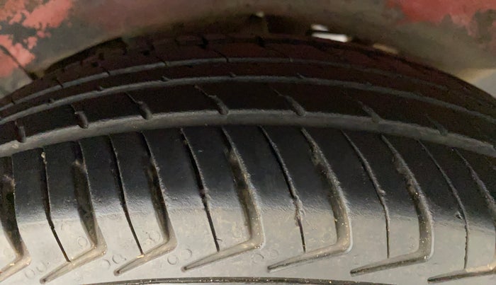 2012 Maruti A Star VXI (ABS) AT, Petrol, Automatic, 86,380 km, Right Rear Tyre Tread