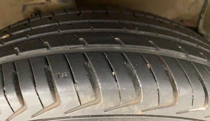 2012 Maruti A Star VXI (ABS) AT, Petrol, Automatic, 86,380 km, Right Front Tyre Tread