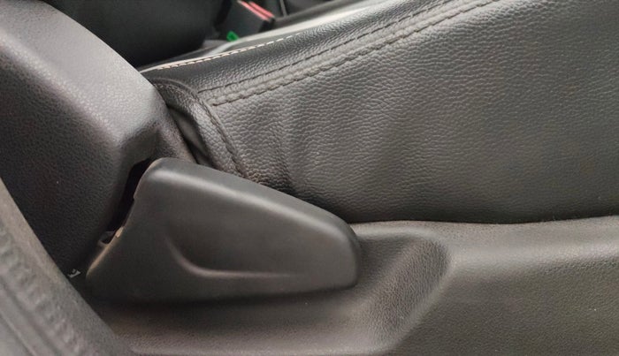 2021 Renault Kwid RXT 1.0 AMT (O), Petrol, Automatic, 26,813 km, Driver Side Adjustment Panel