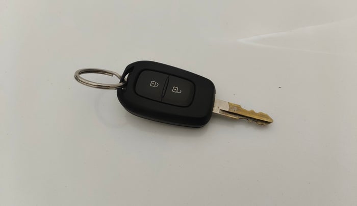 2021 Renault Kwid RXT 1.0 AMT (O), Petrol, Automatic, 26,813 km, Key Close Up