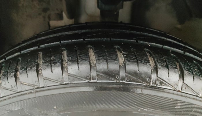 2021 Renault Kwid RXT 1.0 AMT (O), Petrol, Automatic, 26,813 km, Left Front Tyre Tread