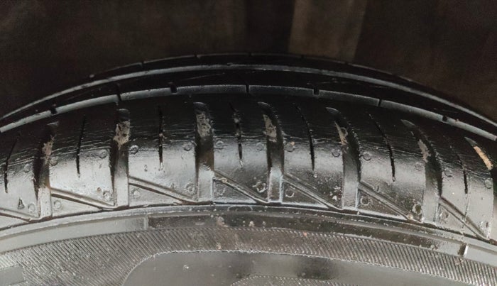 2021 Renault Kwid RXT 1.0 AMT (O), Petrol, Automatic, 26,813 km, Left Rear Tyre Tread