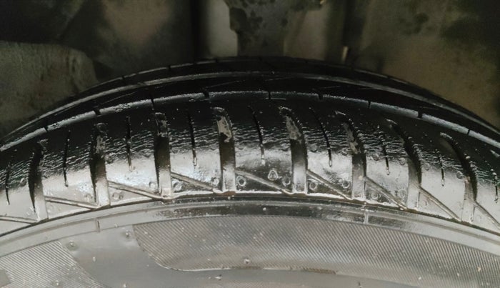 2021 Renault Kwid RXT 1.0 AMT (O), Petrol, Automatic, 26,813 km, Right Front Tyre Tread