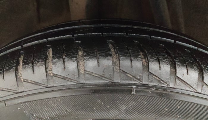 2021 Renault Kwid RXT 1.0 AMT (O), Petrol, Automatic, 26,813 km, Right Rear Tyre Tread