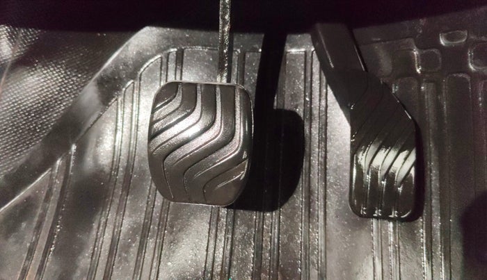 2021 Renault Kwid RXT 1.0 AMT (O), Petrol, Automatic, 26,813 km, Pedals