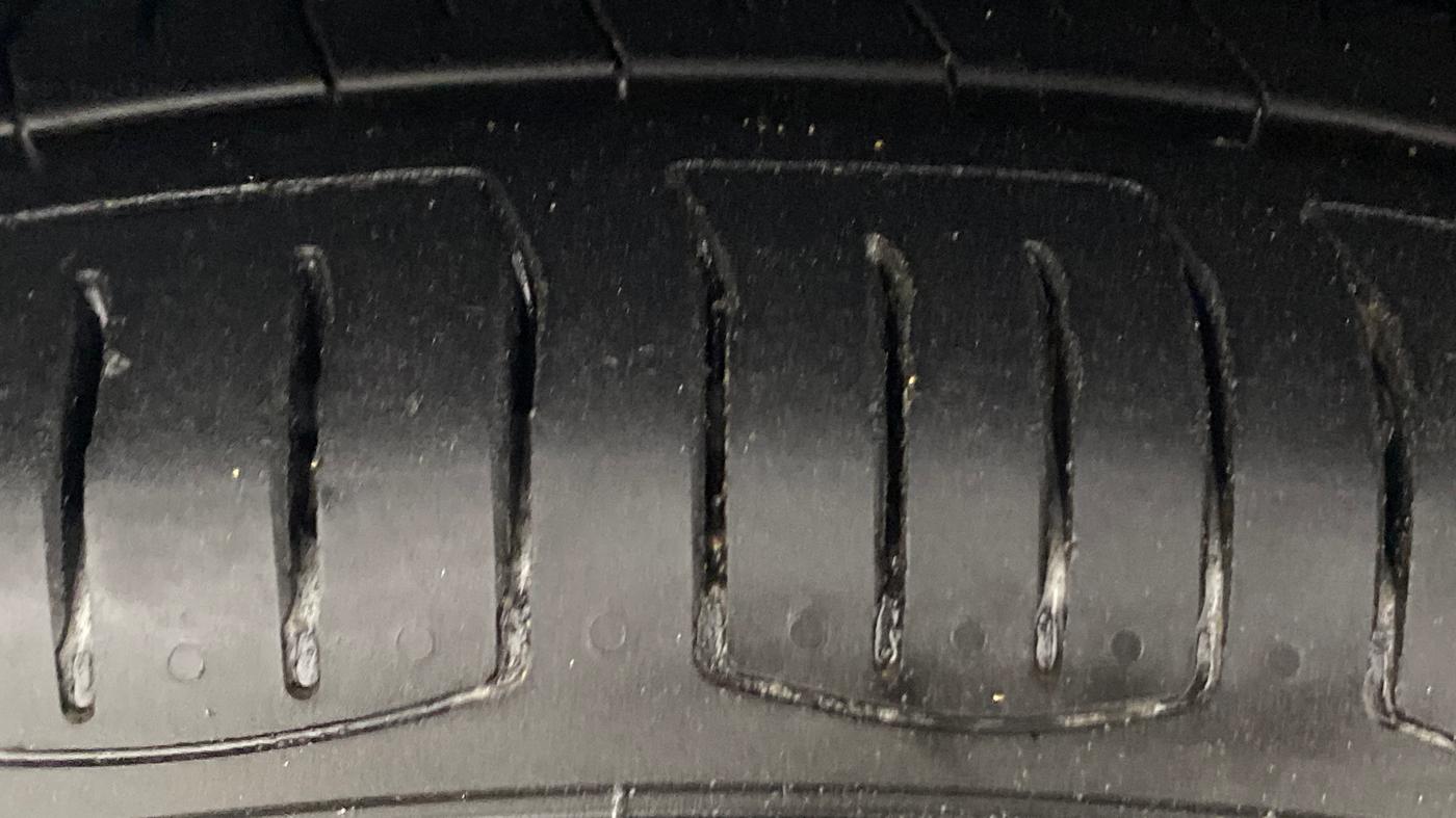 2015 Volkswagen Polo HIGHLINE1.2L, Petrol, Manual, 58,680 km, Left Front Tyre Tread