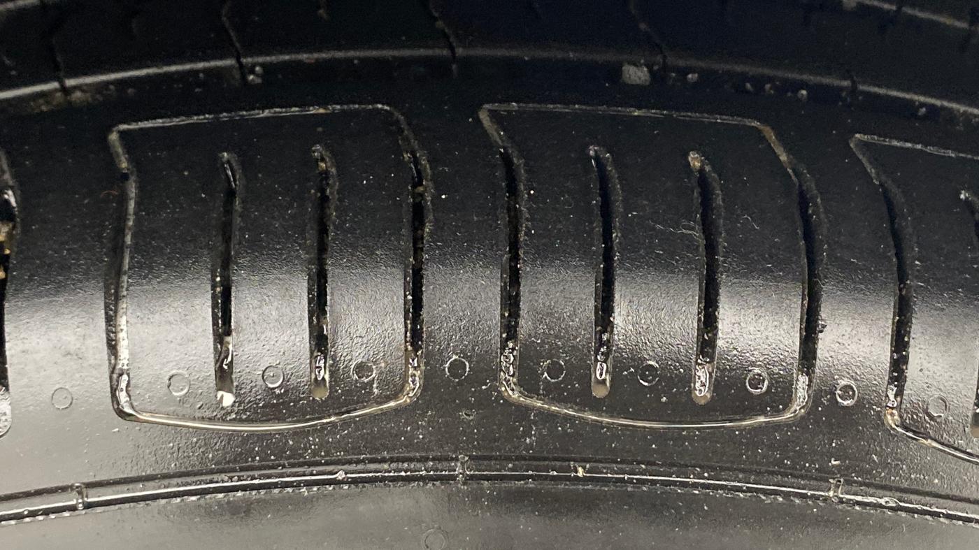 2015 Volkswagen Polo HIGHLINE1.2L, Petrol, Manual, 58,680 km, Right Front Tyre Tread