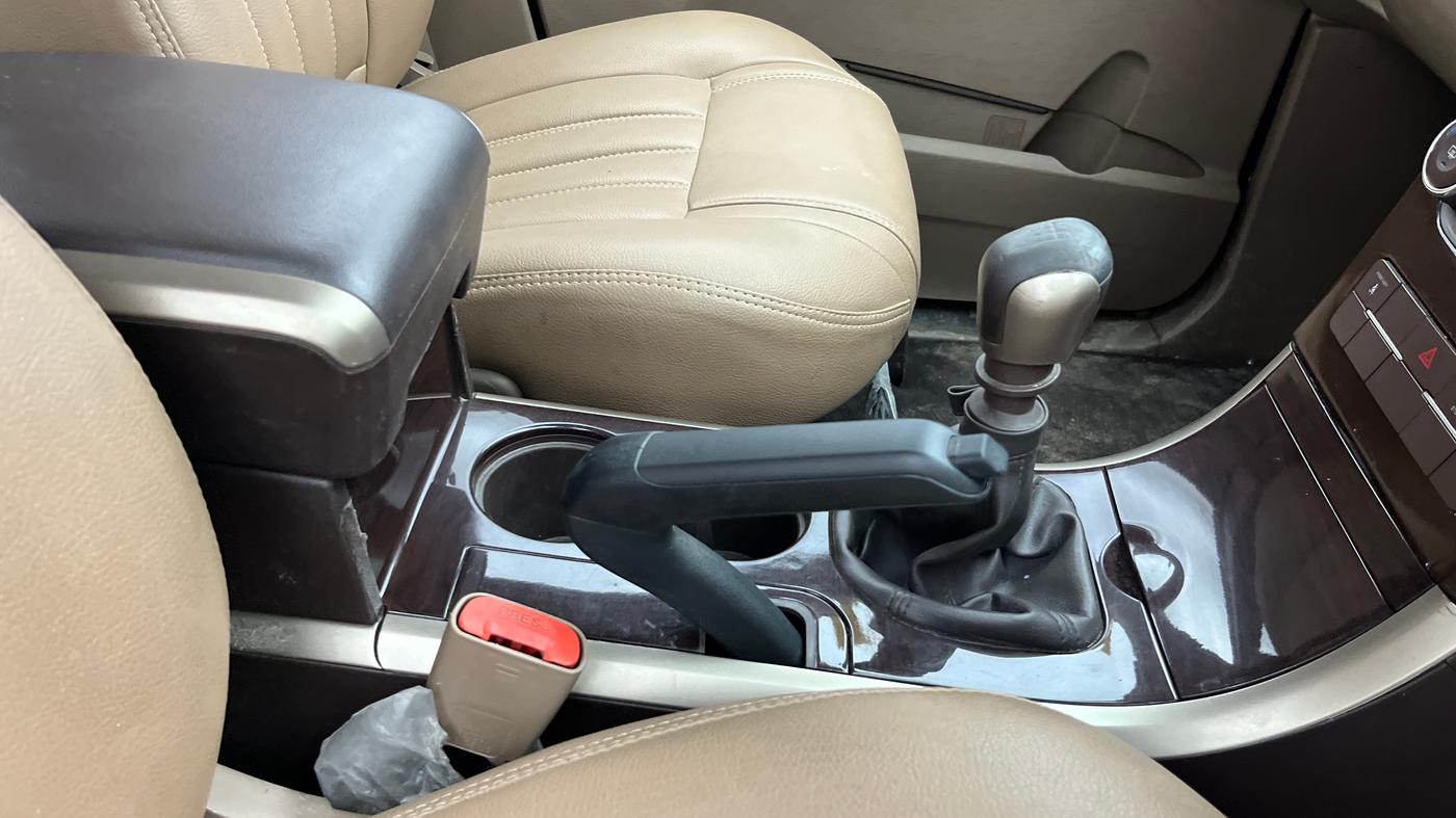 2013 Mahindra XUV500 W6, Diesel, Manual, 77,330 km, Gear Lever