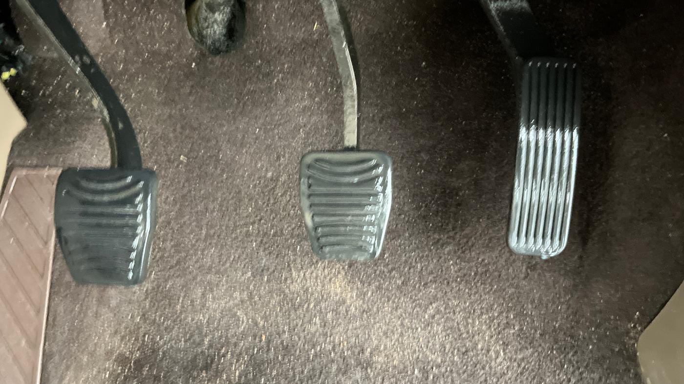 2013 Mahindra XUV500 W6, Diesel, Manual, 77,330 km, Pedals