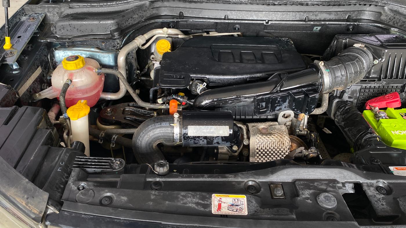 2021 Mahindra XUV300 W8 1.2 PETROL, Petrol, Manual, 60,590 km, Engine View - Right