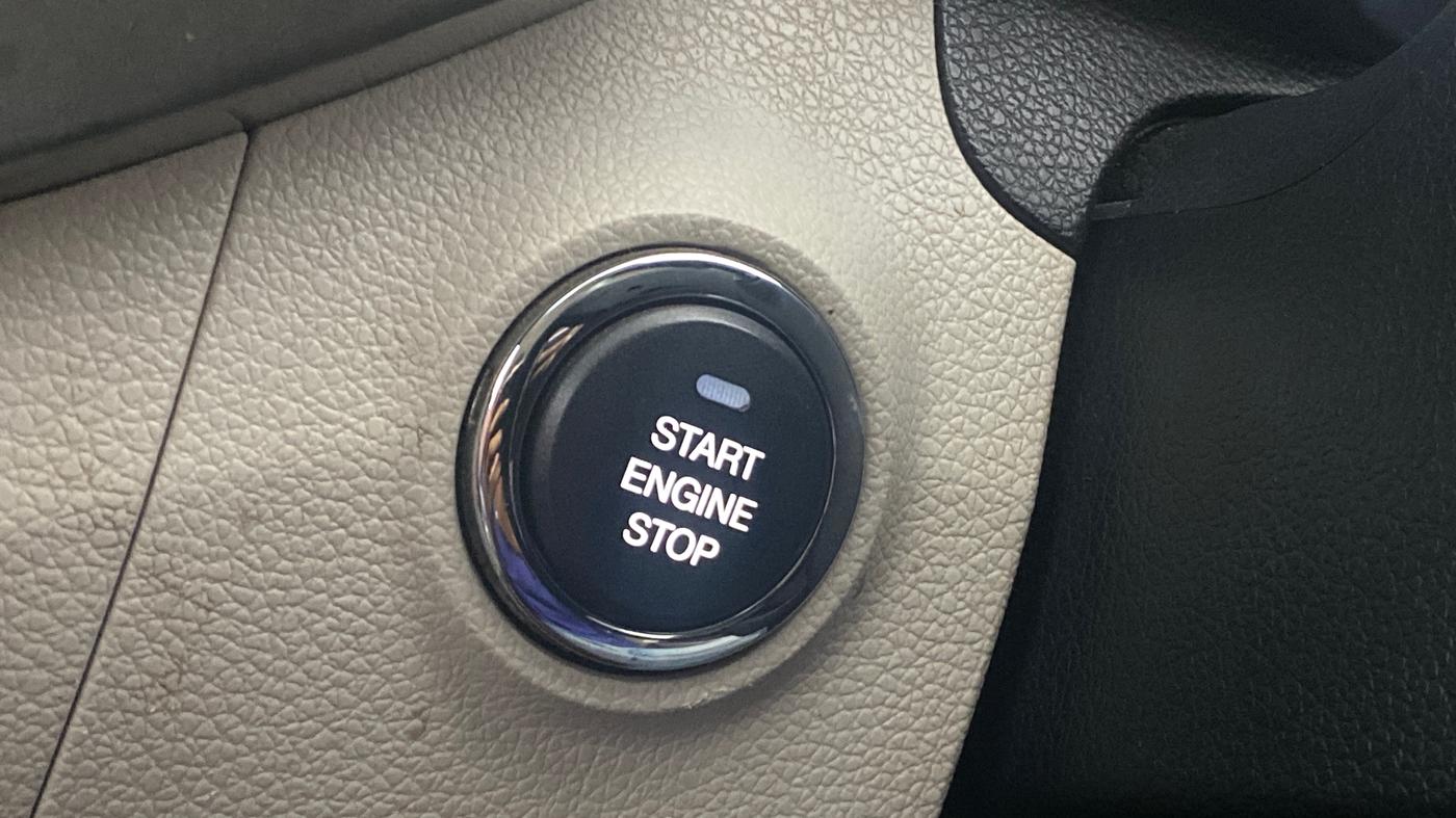 2021 Mahindra XUV300 W8 1.2 PETROL, Petrol, Manual, 60,590 km, Keyless Start/ Stop Button