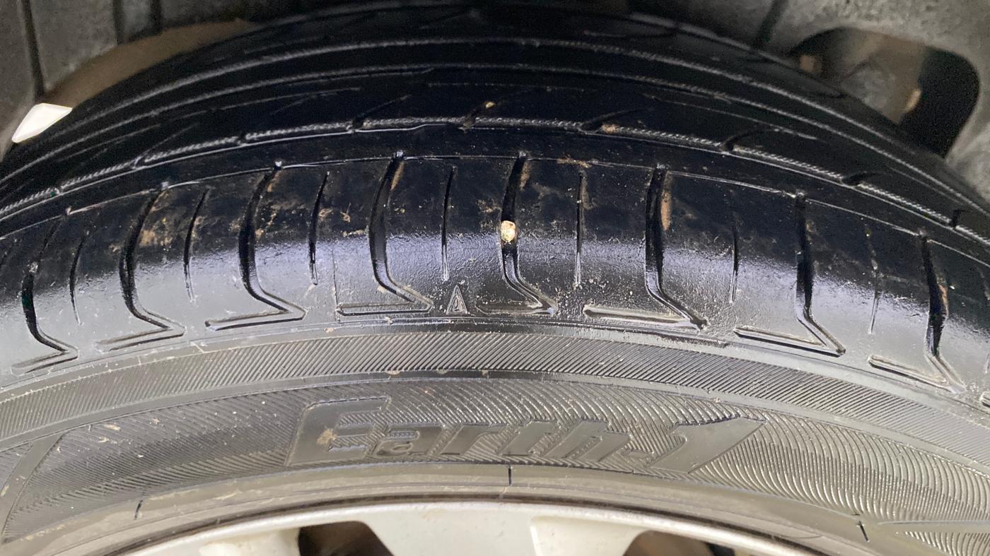 2021 Mahindra XUV300 W8 1.2 PETROL, Petrol, Manual, 60,590 km, Right Rear Tyre Tread
