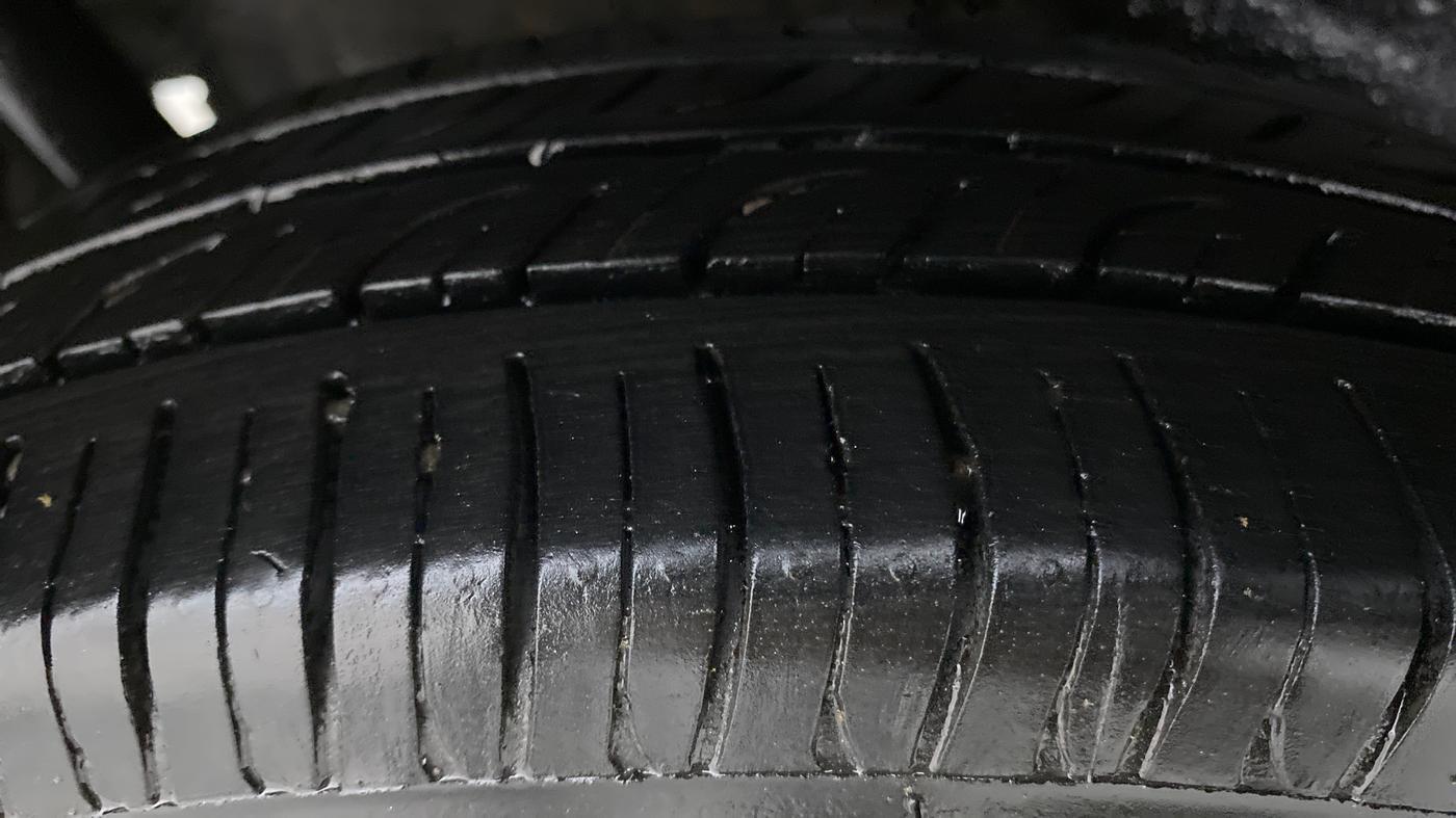 2018 Maruti Wagon R 1.0 LXI CNG, CNG, Manual, 69,444 km, Right Rear Tyre Tread