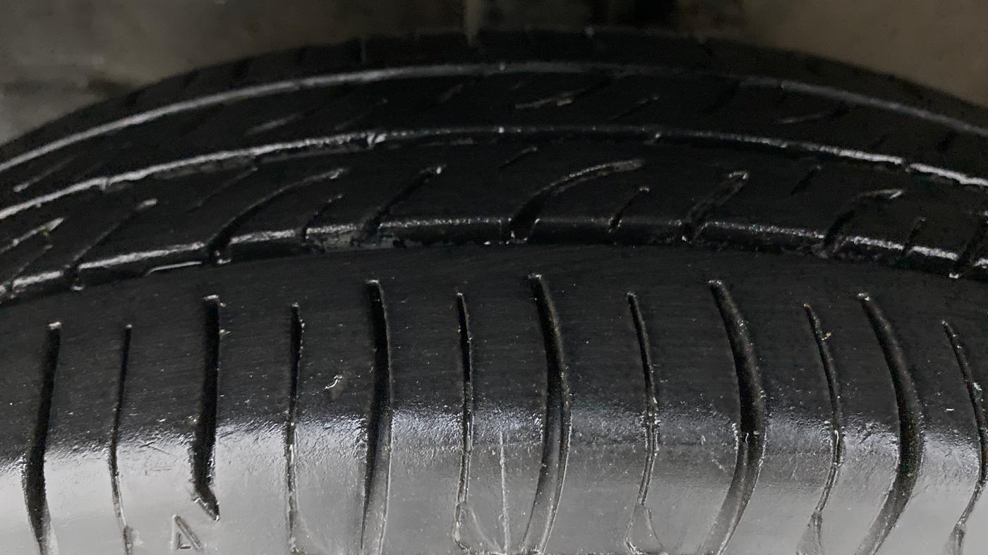 2018 Maruti Wagon R 1.0 LXI CNG, CNG, Manual, 69,444 km, Left Front Tyre Tread