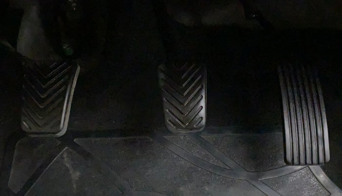 2015 Hyundai Eon ERA +, Petrol, Manual, 15,460 km, Pedals