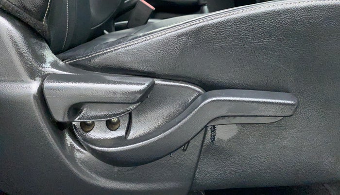 2016 Honda BR-V 1.5 i-VTEC VX, Petrol, Manual, 27,892 km, Driver Side Adjustment Panel