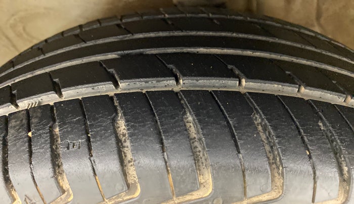 2013 Maruti Alto 800 LXI, Petrol, Manual, 76,528 km, Left Front Tyre Tread