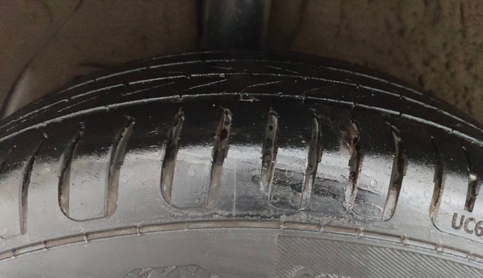 2016 Hyundai Elite i20 MAGNA 1.2, Petrol, Manual, 64,082 km, Right Rear Tyre Tread