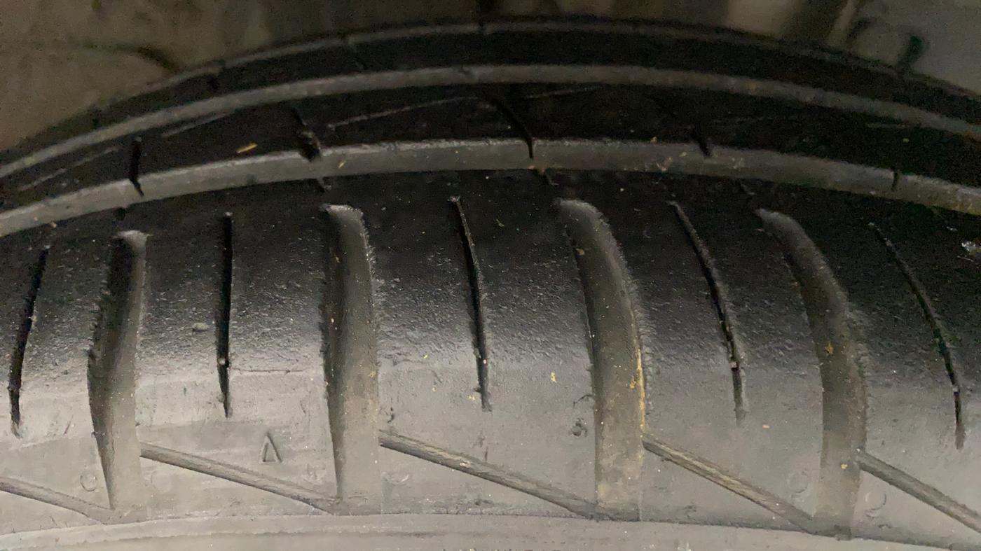 2020 Renault Kwid RXT 1.0 (O), Petrol, Manual, 19,574 km, Right Front Tyre Tread