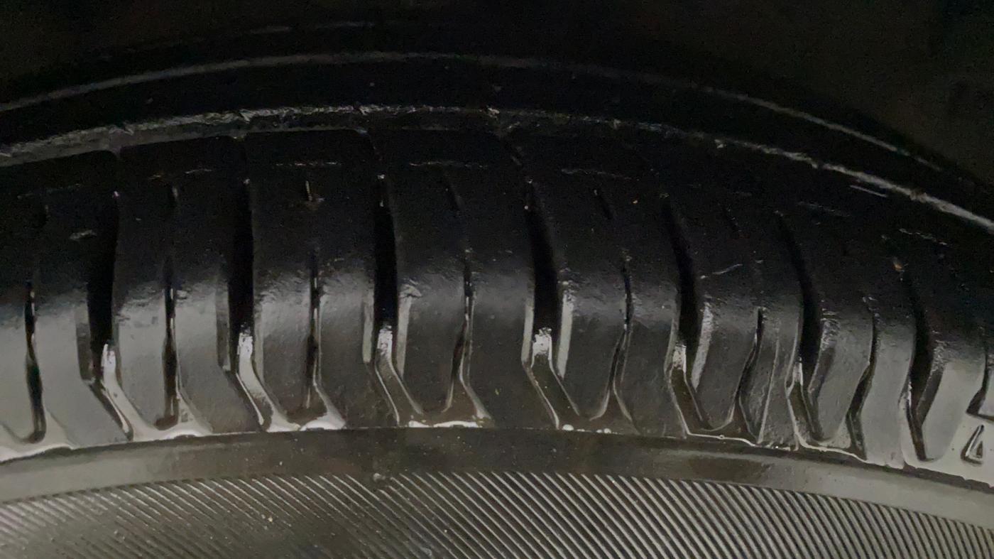 2013 Hyundai i10 SPORTZ 1.2, Petrol, Manual, 31,928 km, Right Front Tyre Tread