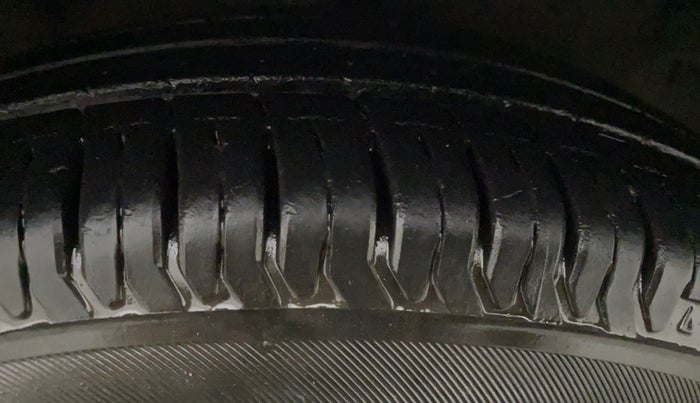 2013 Hyundai i10 SPORTZ 1.2, Petrol, Manual, 31,928 km, Right Front Tyre Tread