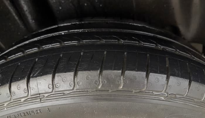2016 Maruti Ciaz VXI (O), Petrol, Manual, 89,780 km, Right Rear Tyre Tread