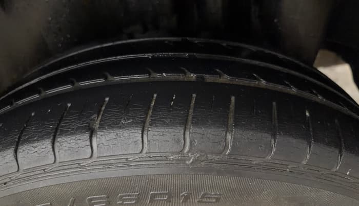 2016 Maruti Ciaz VXI (O), Petrol, Manual, 89,780 km, Left Rear Tyre Tread