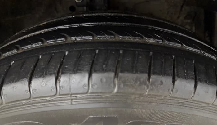 2016 Maruti Ciaz VXI (O), Petrol, Manual, 89,780 km, Right Front Tyre Tread