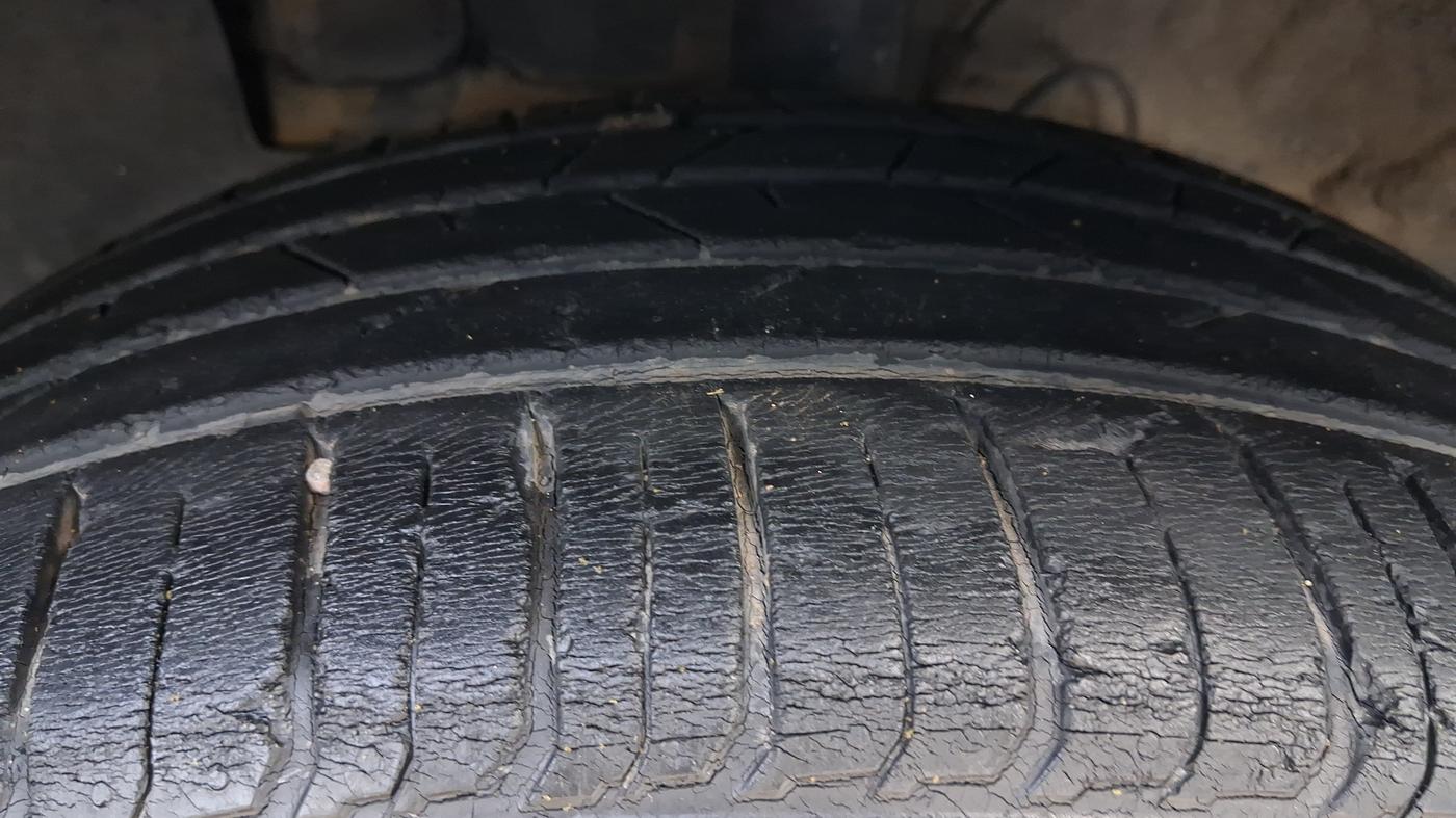 2021 Hyundai VENUE SX PLUS 1.0 TURBO DCT, Petrol, Automatic, 19,798 km, Left Front Tyre Tread