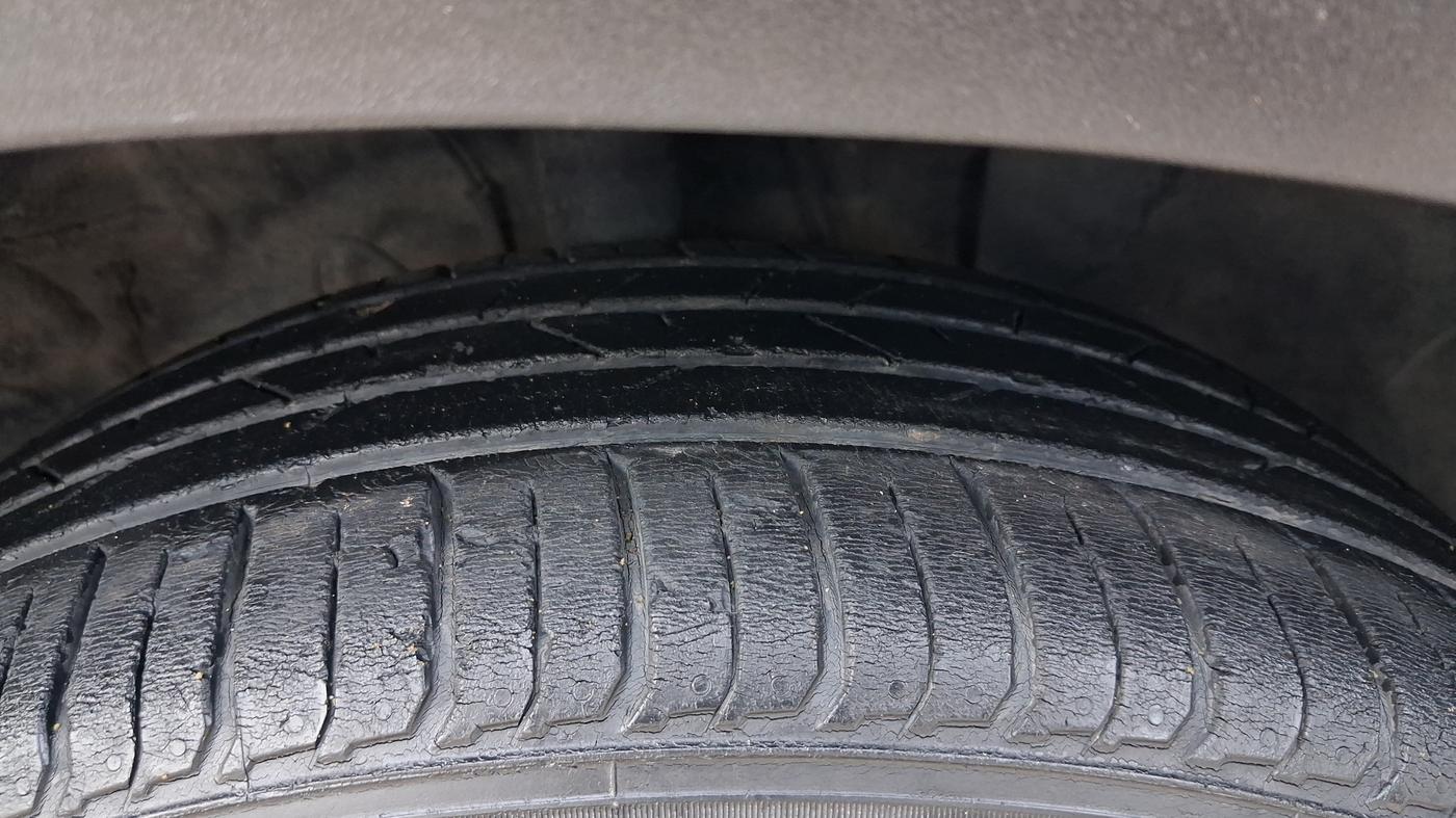 2021 Hyundai VENUE SX PLUS 1.0 TURBO DCT, Petrol, Automatic, 19,798 km, Right Front Tyre Tread