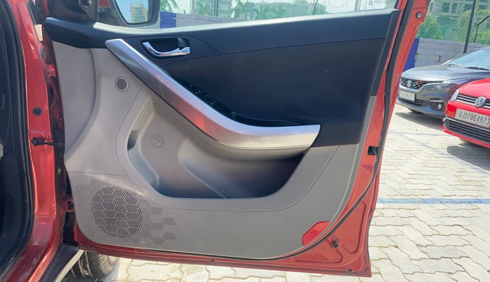 2017 Tata NEXON XZ PLUS PETROL, Petrol, Manual, 40,119 km, Driver Side Door Panels Control