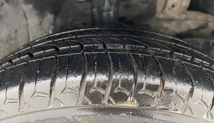 2012 Honda Brio S MT, Petrol, Manual, 98,495 km, Right Front Tyre Tread