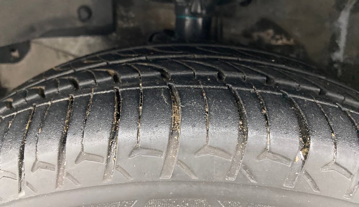2012 Honda Brio S MT, Petrol, Manual, 98,495 km, Left Front Tyre Tread