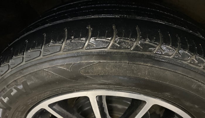 2018 Maruti Baleno DELTA PETROL 1.2, Petrol, Manual, 47,100 km, Right Rear Tyre Tread