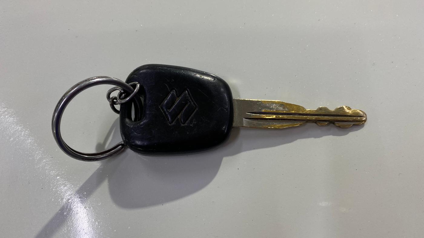 2022 Maruti Swift LXI, Petrol, Manual, 1,39,698 km, Key Close Up