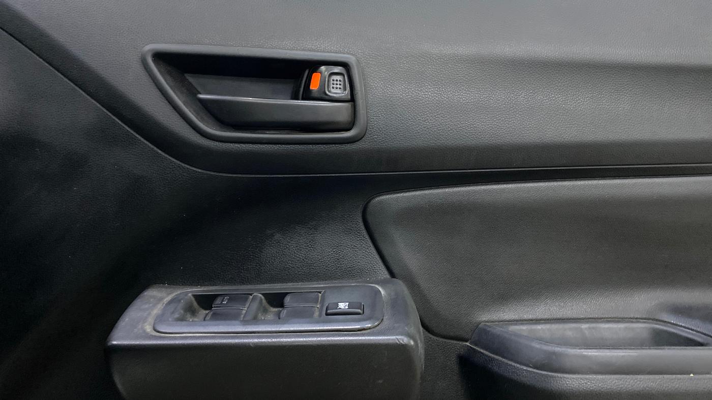 2022 Maruti Swift LXI, Petrol, Manual, 1,39,698 km, Driver Side Door Panels Control