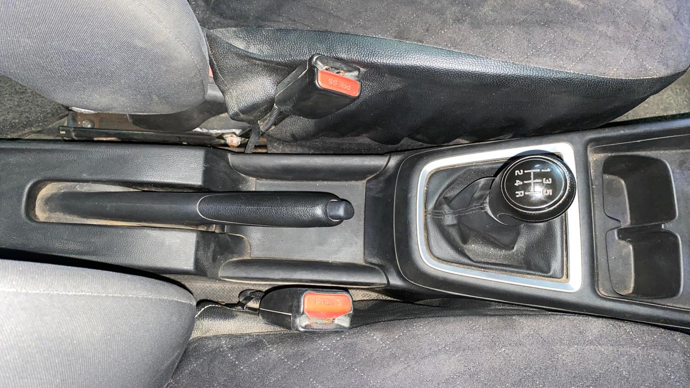 2022 Maruti Swift LXI, Petrol, Manual, 1,39,698 km, Gear Lever