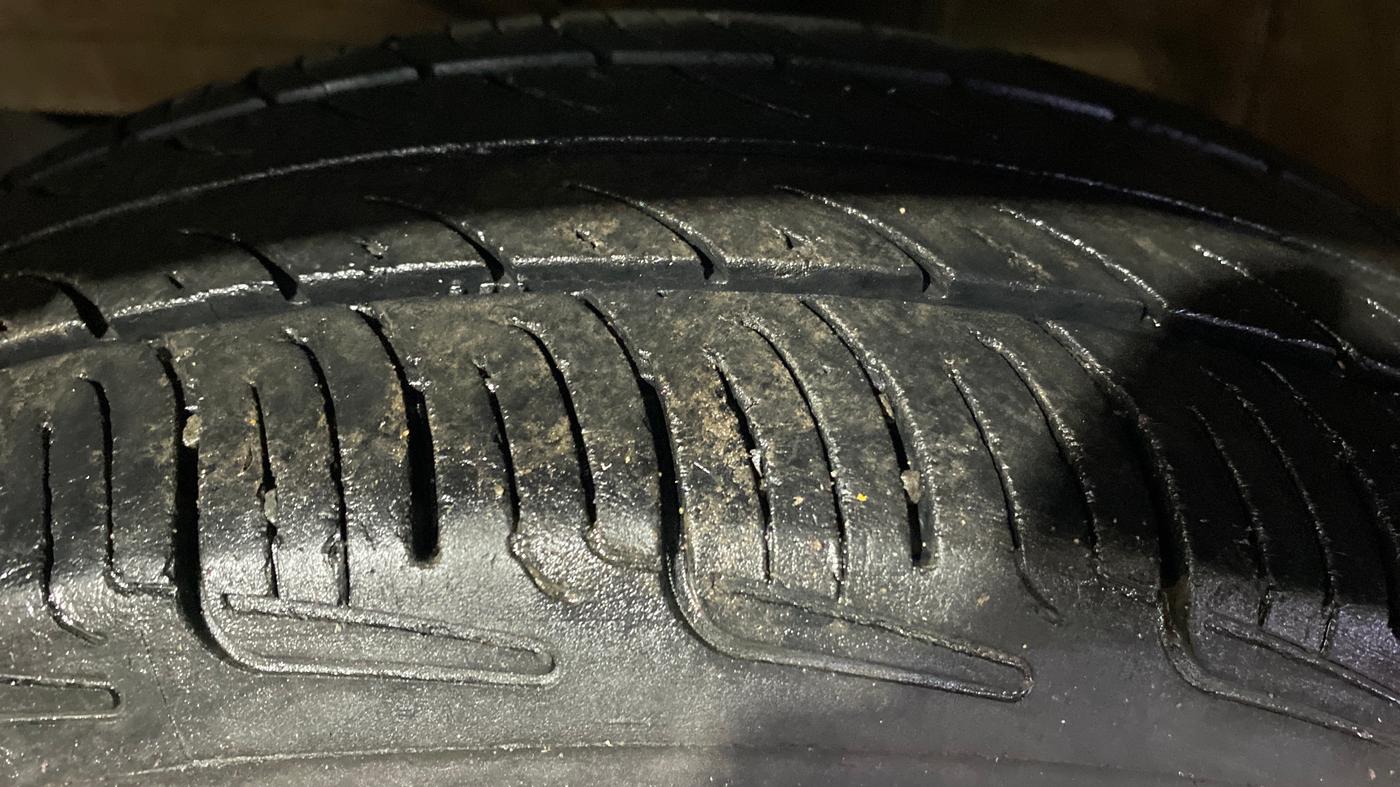 2022 Maruti Swift LXI, Petrol, Manual, 1,39,698 km, Left Front Tyre Tread