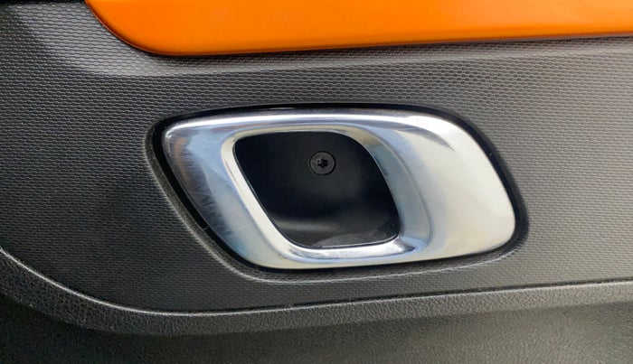 2020 Renault Kwid CLIMBER 1.0 (O), Petrol, Manual, 98,365 km, Driver Side Door Panels Control