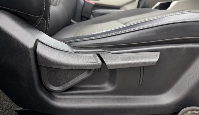 2022 KIA CARENS PRESTIGE PLUS 1.4 PETROL 7 STR, Petrol, Manual, 89,233 km, Driver Side Adjustment Panel